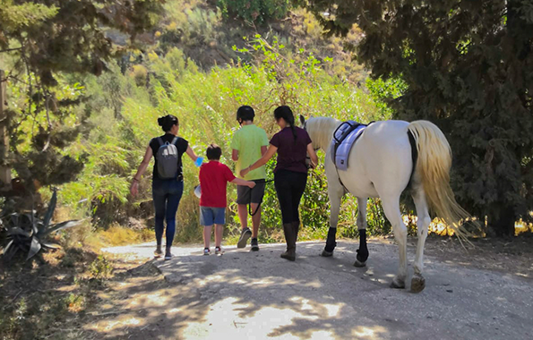 personas con caballo